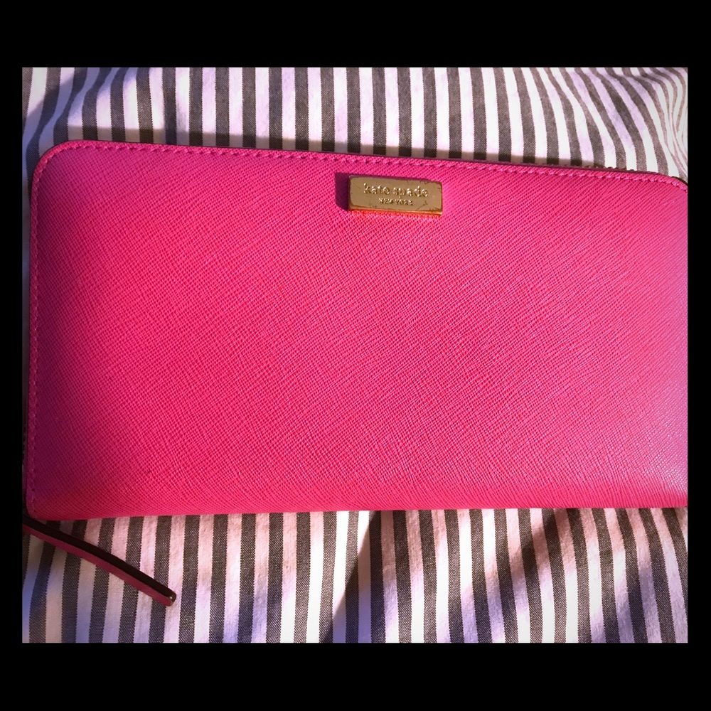 Pink Kate Spade Wallet 💁🏼